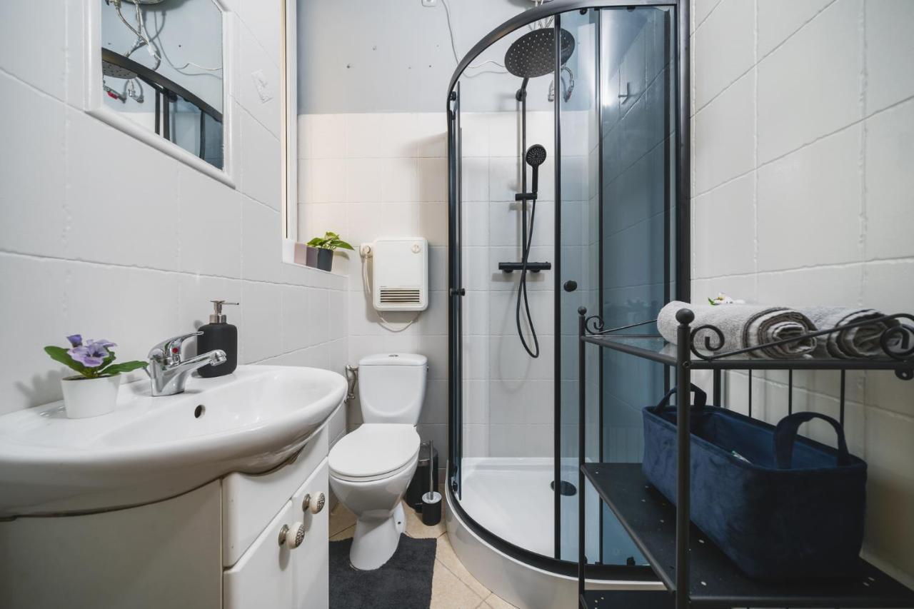 2 Bedroom Apartment Next To The Main Railway Station - By Upstairs Kraków Exteriör bild